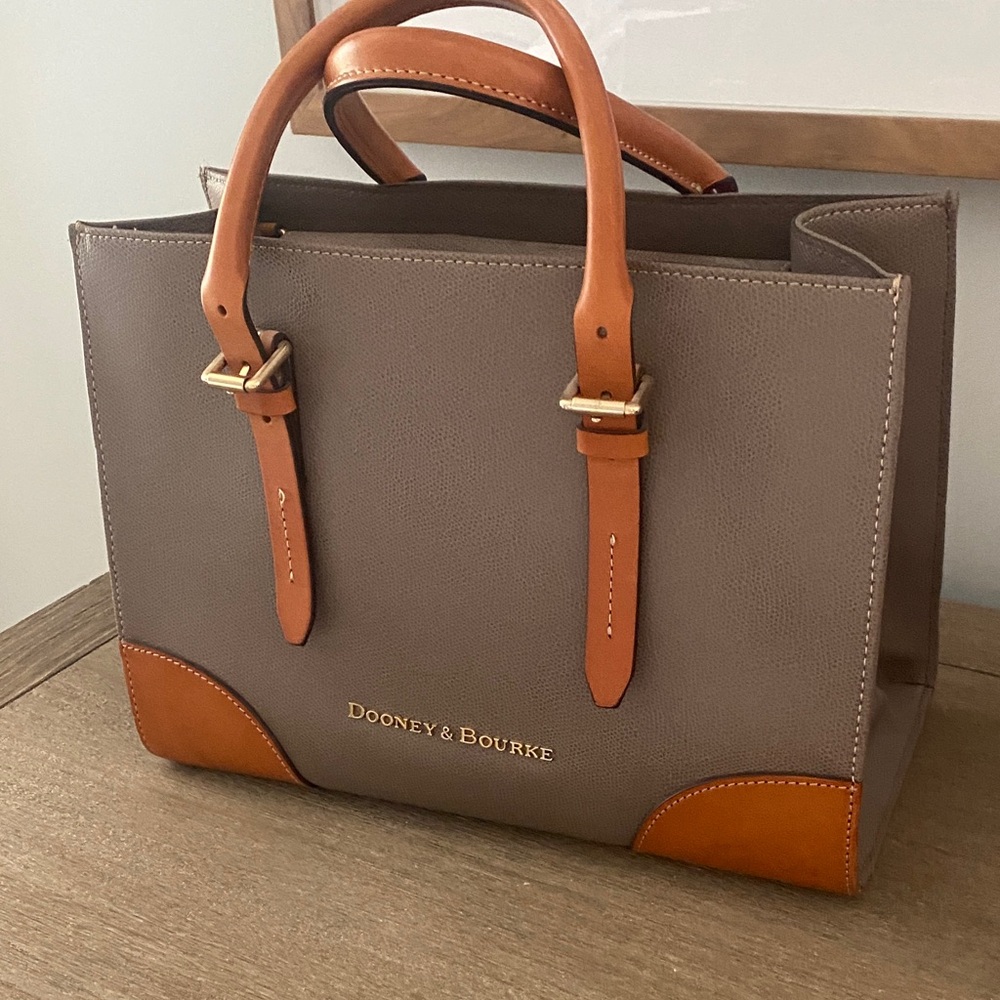 New without Tags Dooney and Bourke Grey Pebble leather Janine Satchel Crossbody